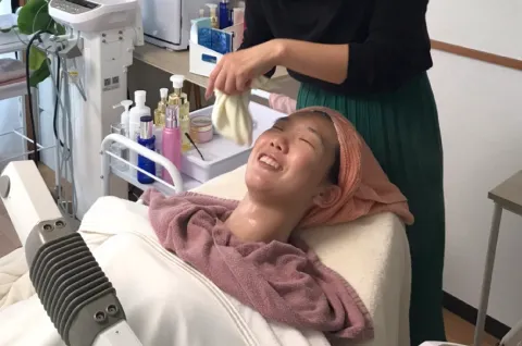 フェイシャルエステの様子