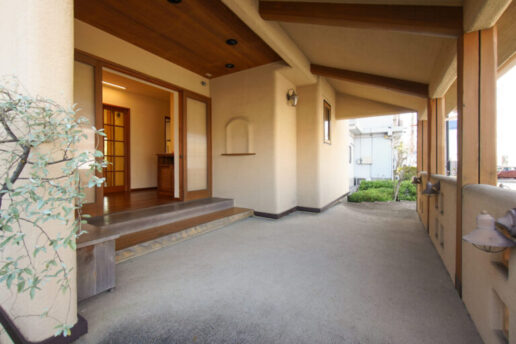 そこで、花みずき工房の静岡展示場では、「住まいは家族のふれあいの場である」という住まいづくりの原点に立ち返り、毎日の暮らしのなかで家族がごく自然にふれあい、離れていてもお互いの気配が感じられる工夫を随所に盛り込んでいます。