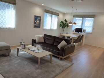 2階の洗練されたリビング