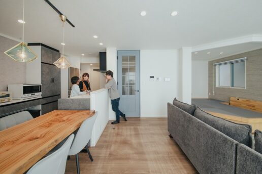 ご夫妻に暮らしてみた感想を聞くと、「家族の笑顔が見れた時に、建てて良かったと思います」と一言。
最後にご主人は「家づくりを通して本当の家族になれました」と笑顔で話してくれました。