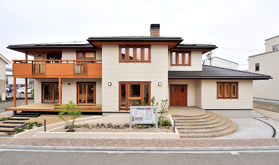 リンド ヒューブスタッド - スウェーデンハウス【静岡展示場】 | SBS