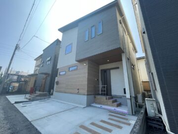 ヒカリ降り注ぐ開放的な吹抜けが魅力の住まいのイメージ