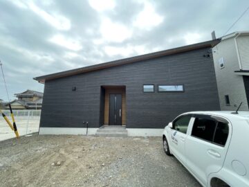 直線が美しいシンプルモダンな平屋の家のイメージ