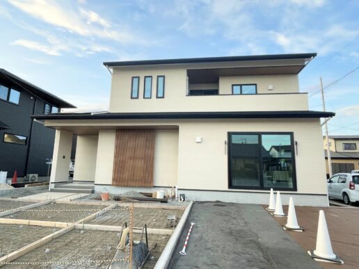 落ち着いた色合いと洗練されたラインが調和した和モダンの外観。
