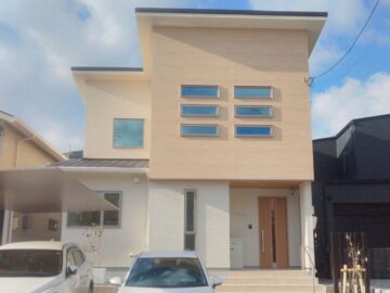 やさしい色合いに包まれた、開放感のある家のイメージ