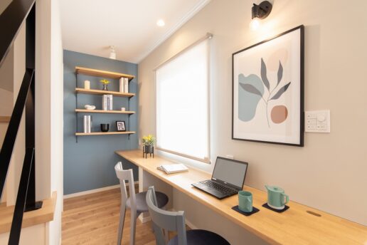 リビングにカウンターコーナーを設置。
可動棚も付いており、在宅ワークやお子様の学習スペースにぴったり。