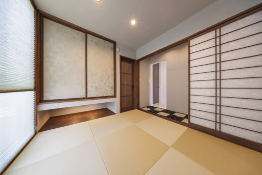 格子戸、畳、障子、薩摩中霧島壁など、素材のひとつひとつを厳選し、しっとりと落ち着いた空間に仕上がりました。客間として使うのはもちろん、ゲストの寝室としても利用しています。