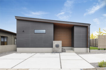 スタイリッシュ×北欧テイストが調和した、内と外に広がる平屋のイメージ