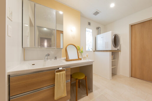 WIC、主寝室と直通した家事ラク動線。
ガス乾燥機付きで乾燥後の洗濯物をそのままWICへ収納できます。