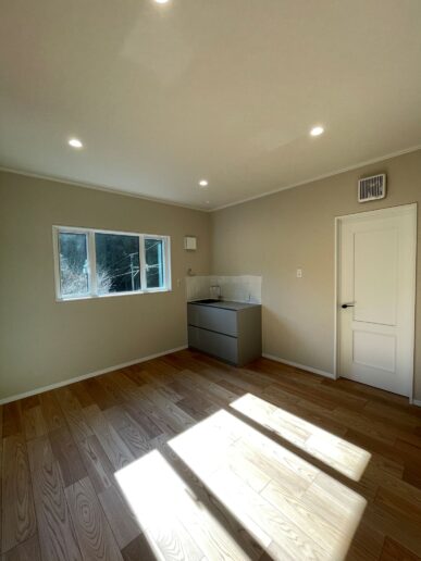 セカンドリビングに設置されたコンパクトなシンクは施主様のご支給品。イシカワのブローボックスで、どの部屋にいても温度・湿度の差が少なく快適に過ごせます。