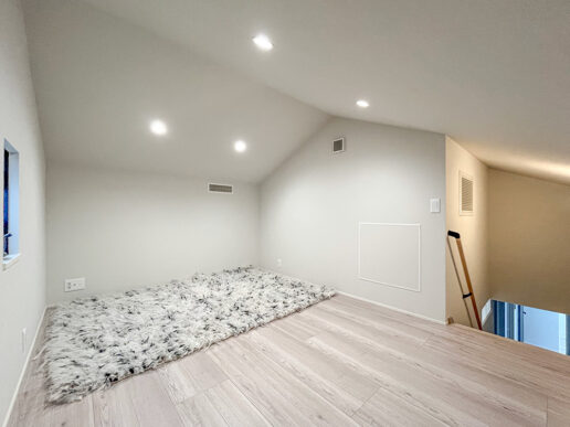 固定階段で行ける屋根裏空間。6.2帖とゆったりしたスペースで、収納はもちろん趣味のスペースとしてもマルチに使えます。